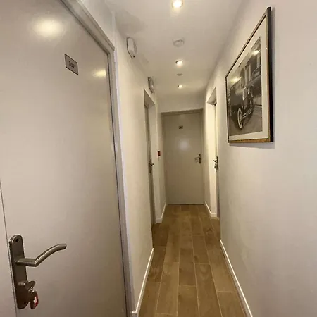 Le Pixi Angelus Hotel